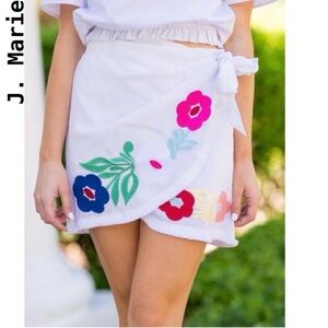 J. Marie White Embroidered Floral Wrap Skirt Boho Resort Style Size M